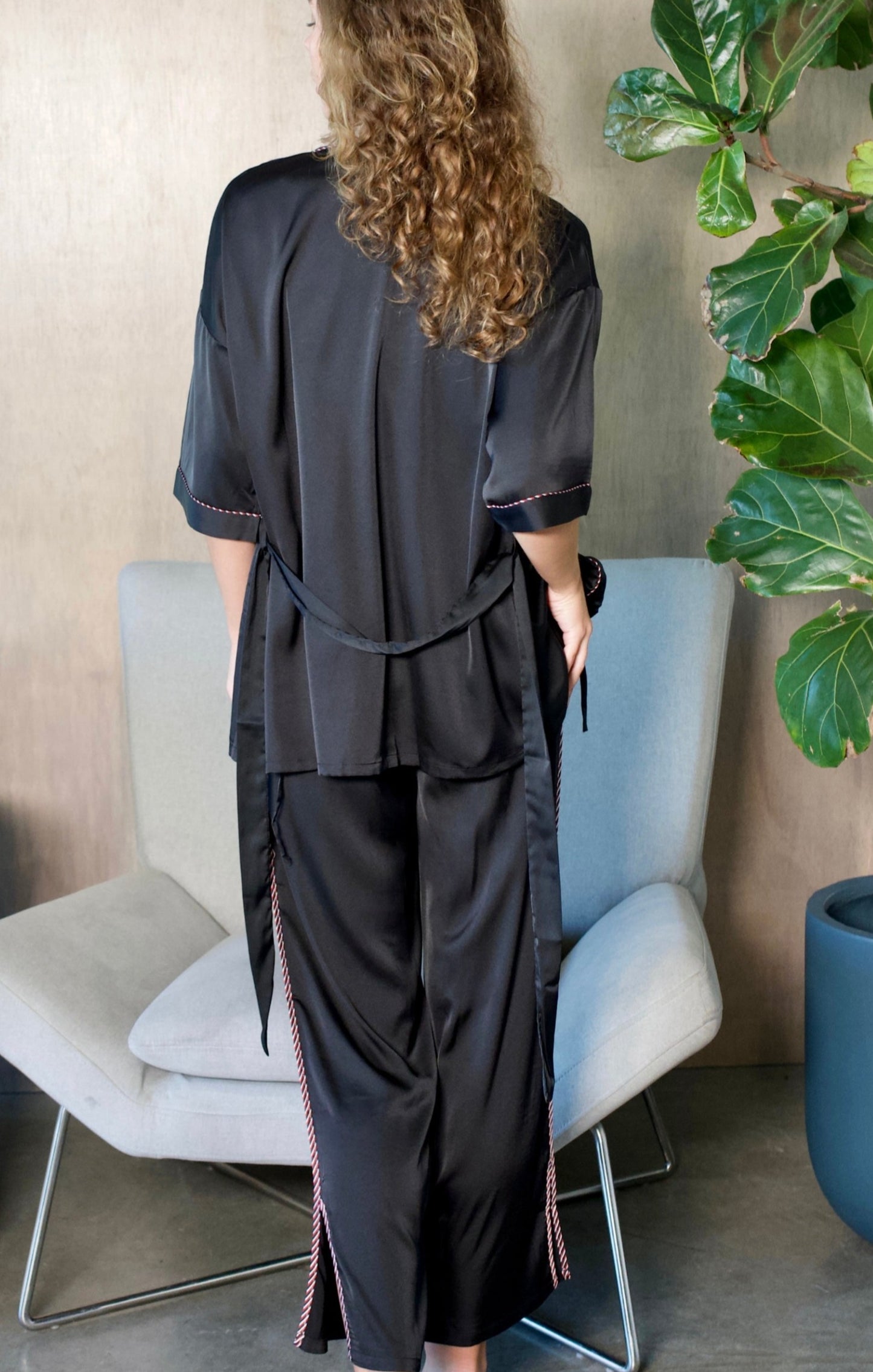 Black 3Pieces Kimono Style Pajama Sets with Sensu Embroidery